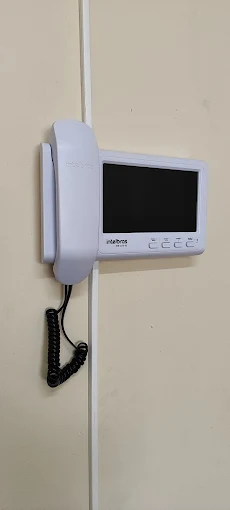 Câmera de segurança instalada em fachada - GE Segurança, Maringá